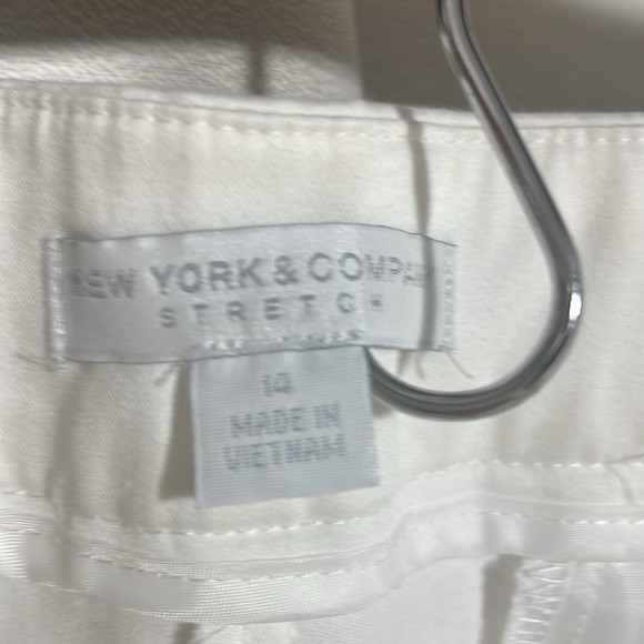 New York & Company Stretch capris  White Pants - Picture 3 of 3